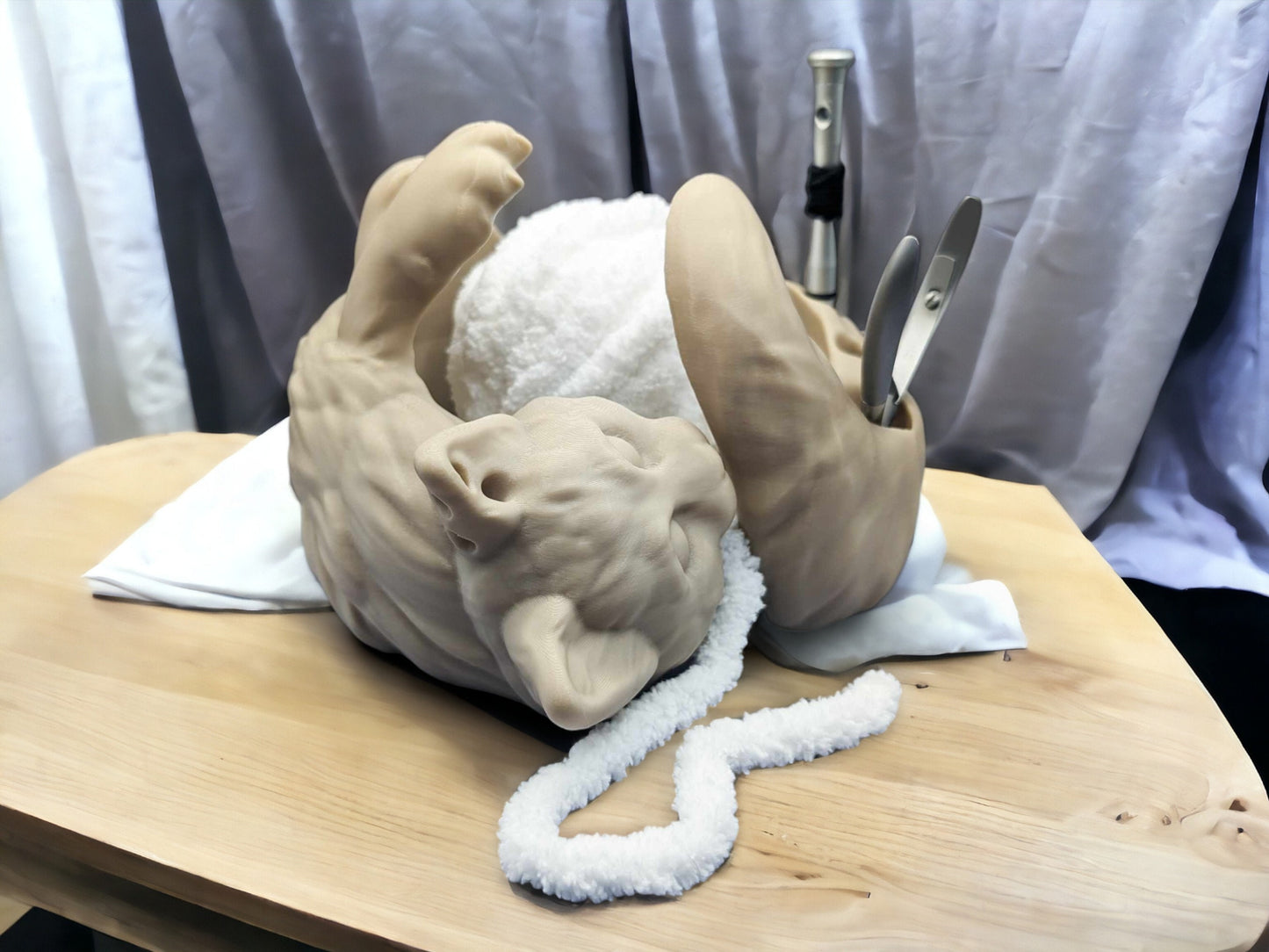 Playful Cat shaped yarn bowl with tool holder – 3D Printed Cat Design Crochet Knitting Organizer for Yarn & Accessories