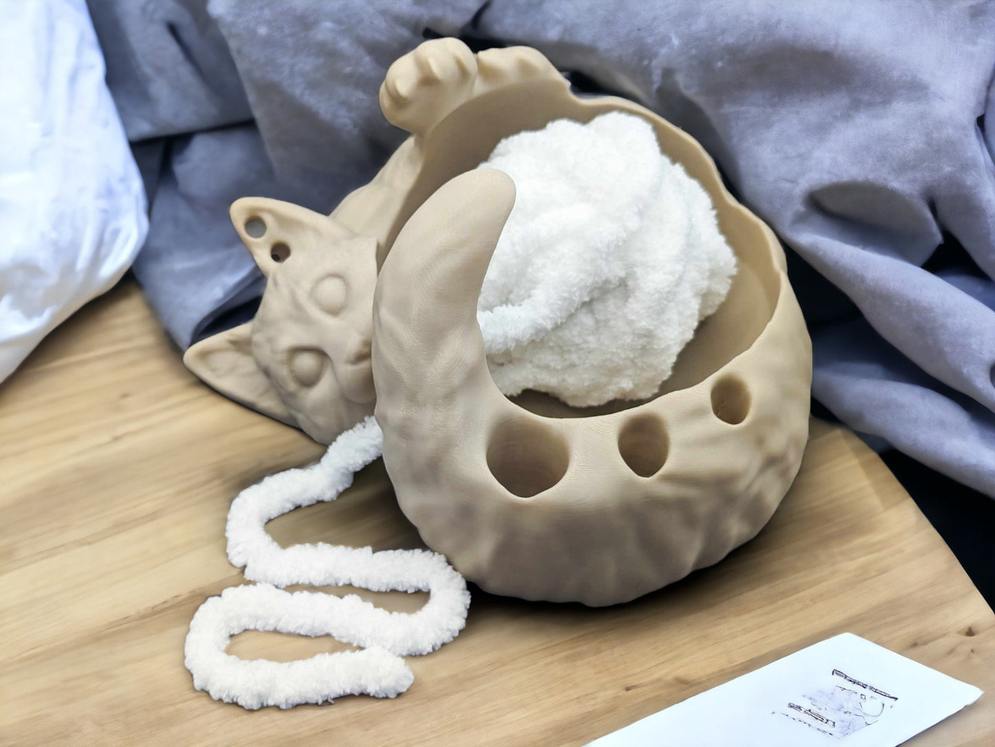 Playful Cat shaped yarn bowl with tool holder – 3D Printed Cat Design Crochet Knitting Organizer for Yarn & Accessories