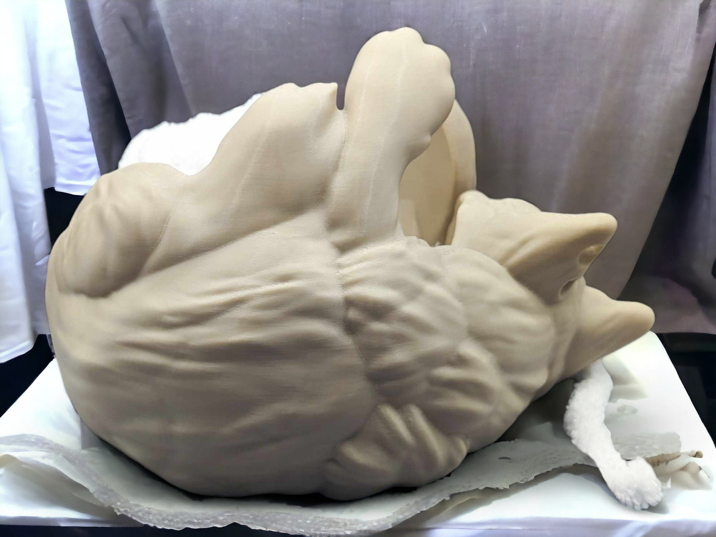 Playful Cat shaped yarn bowl with tool holder – 3D Printed Cat Design Crochet Knitting Organizer for Yarn & Accessories