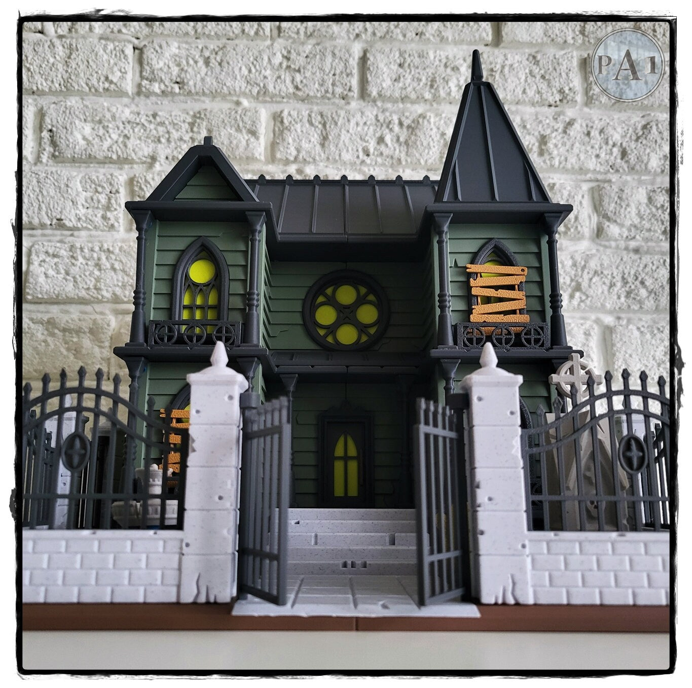 Abandoned Haunted House Diorama | Creepy Miniature Home Decor for Collectors & Model Fans