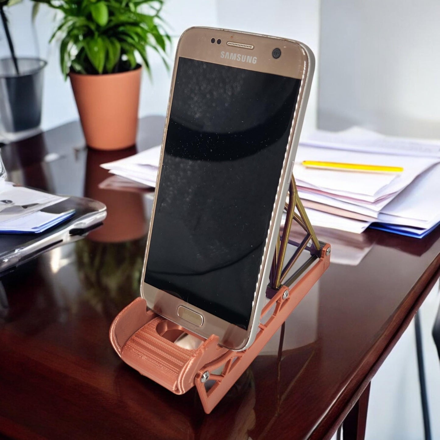 Racing Seat Phone Holder | Gift for Car Enthusiasts, Mechanics & Petrol Lovers | Desk Arrangement, Birthday Gift